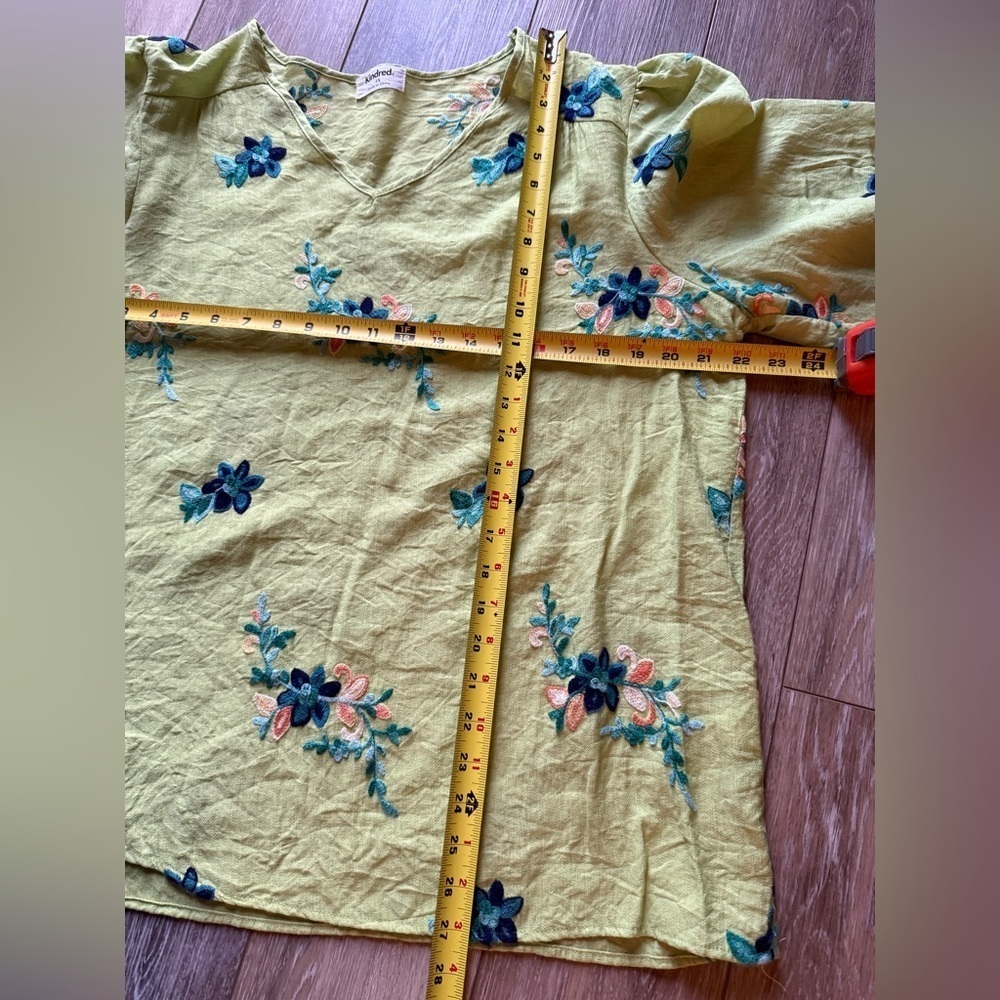 Kindred floral embroidered V-neck top Size 1X - Picture 5 of 6